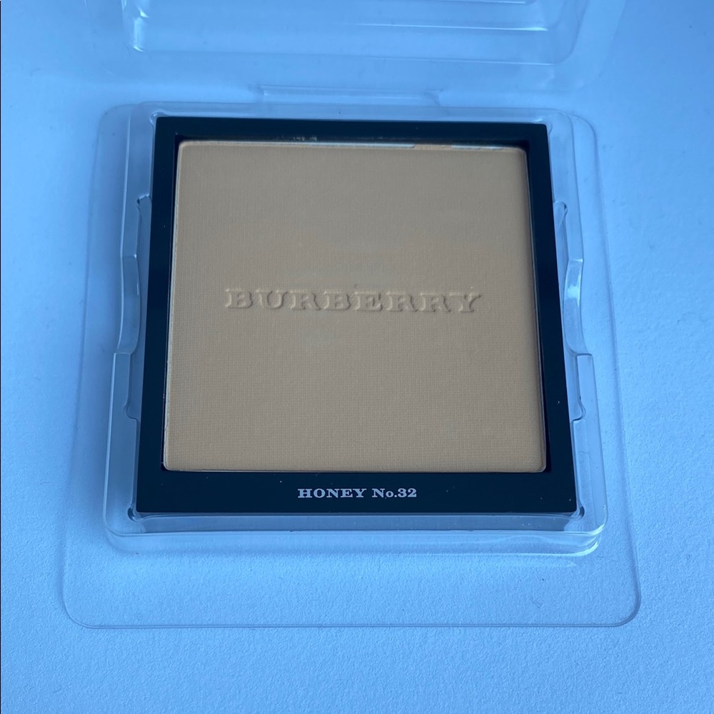 Burberry Honey No.32 Face Powder